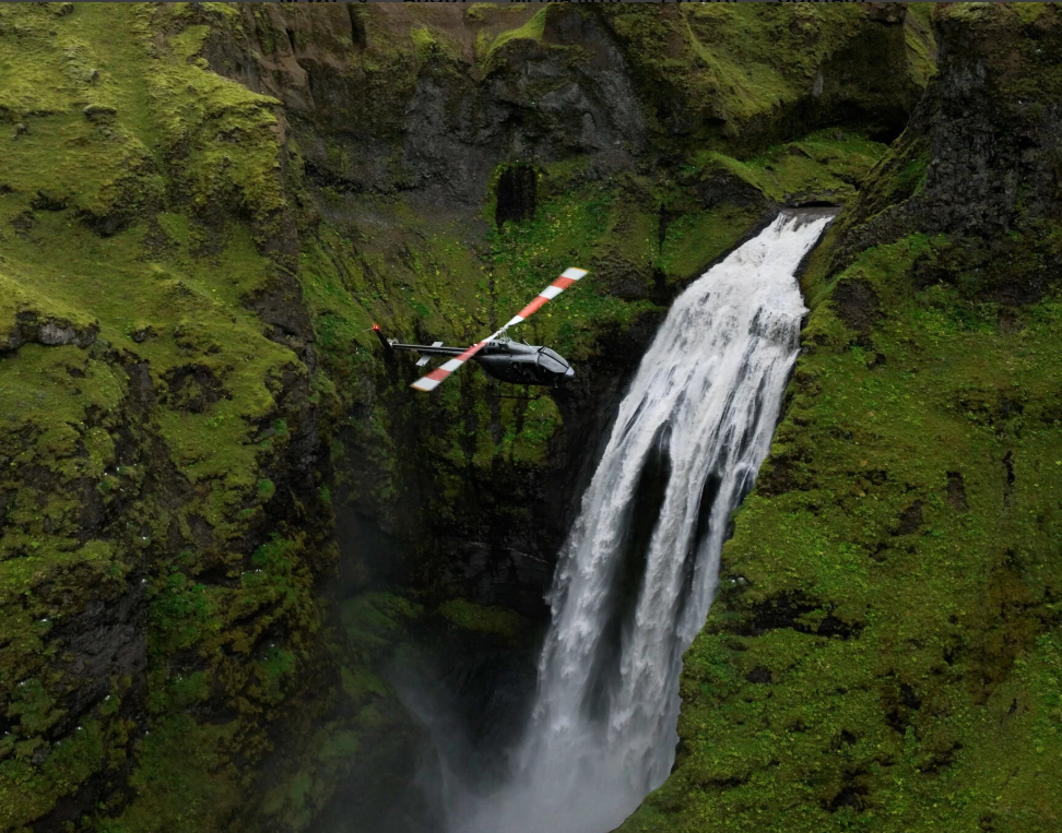 Bell operator celebrates new Bell 505 with transatlantic flight